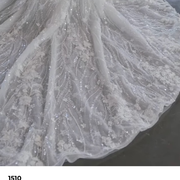 Martina Liana 510 designer Women's Wedding Dress Size 8 (USA 6) with veil - Picture 14 of 16